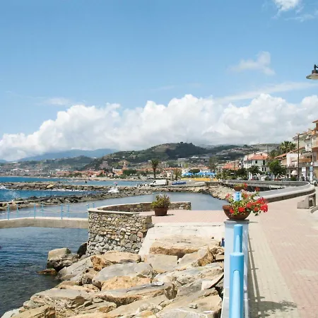 Locazione Turistica Marina Degli Aregai Διαμέρισμα